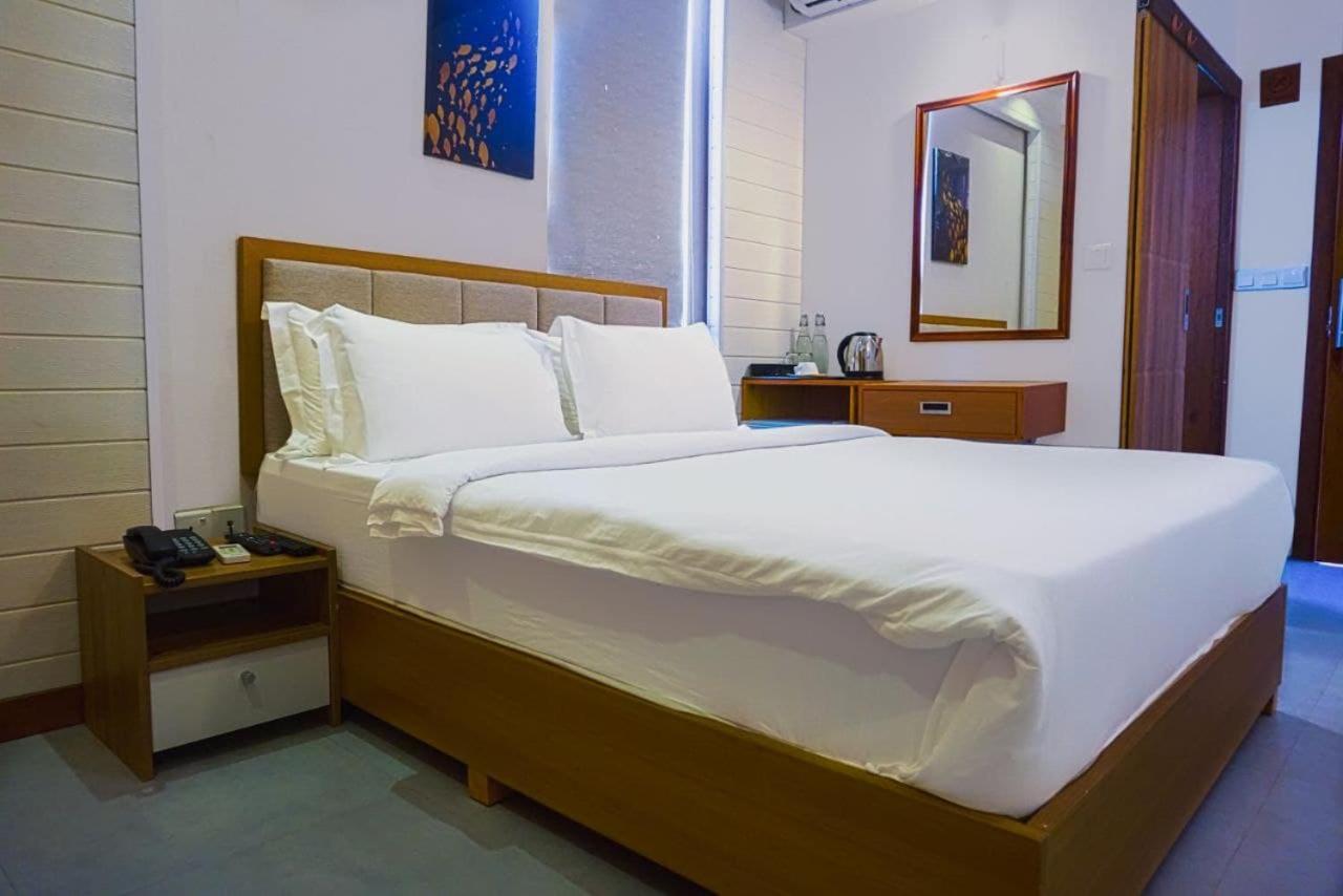 Araamview Hotel Hulhumale Bagian luar foto