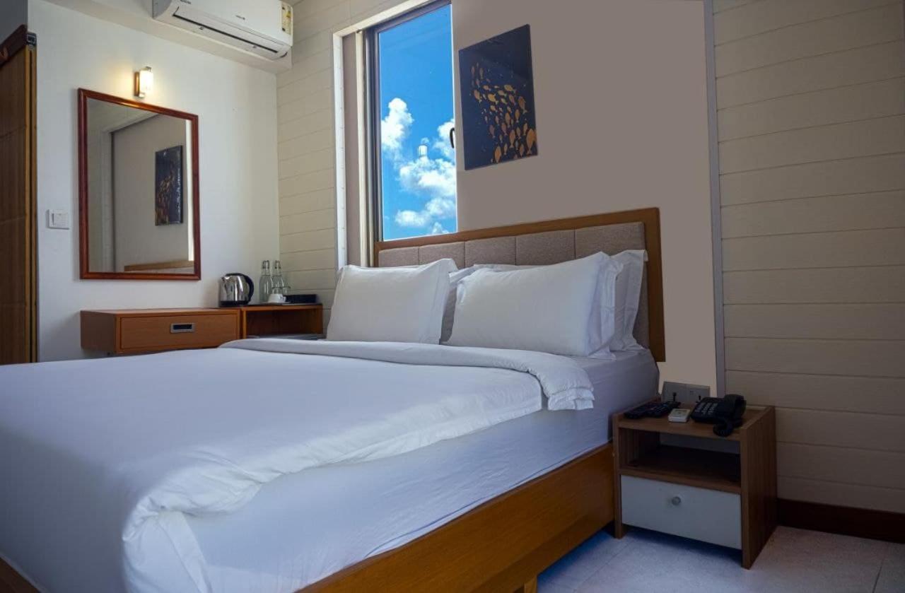 Araamview Hotel Hulhumale Bagian luar foto