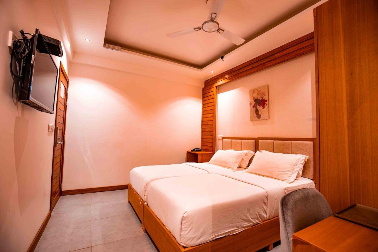 Araamview Hotel Hulhumale Bagian luar foto